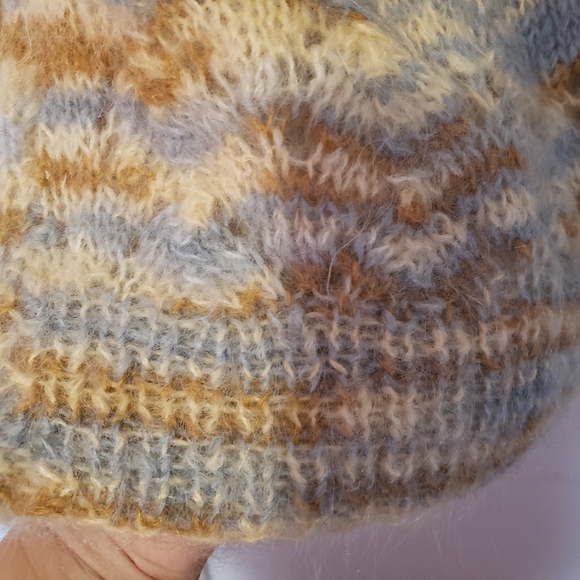 Handmade women's wool knit V-neck ballon sleeves sweater - Picture 6 of 12